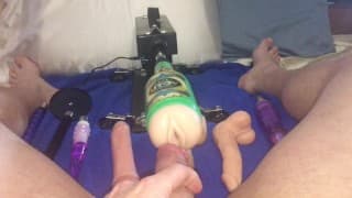 我第一次使用我的新 HISMITH Fuck Machine 的 POV，最后大声呻吟和激烈的射精。