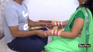 Desi Pari Bhabhi 在与印地语音频结婚之前他妈的