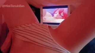 POV 卡哇伊亚洲女孩触摸自己观看女同性恋色情无尽湿粉红猫家庭在家