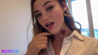 HILDE_FRENCH- une rebelle écolière gros cul vous appelle par vidéo et se masturbe. Nude snap