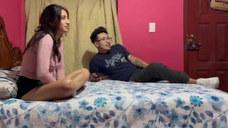 Sexy y divertida Milf juega hasta terminar follando!