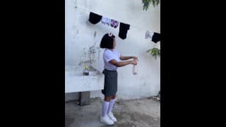 Hijastra llega Mojadita de la Secu, creo que alguien le esta Metiendo Mano