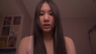 Cute亚洲女孩 ASMR - 罗马书 12-16 - 基督里的姊妹