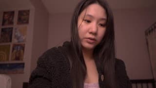 爸爸让镇上在他的女儿身上开火车