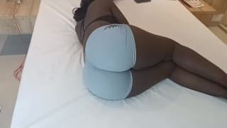 我说服了健身房里这位大屁股黑人女神
