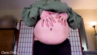 预览：崇拜我柔软摇晃的Belly |挤压、下降和弹跳使胖乎乎的Belly荡漾