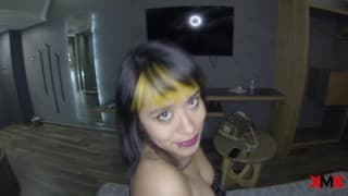 Mexicana teen con tatuajes acepta ir al hotel despues de la fiesta
