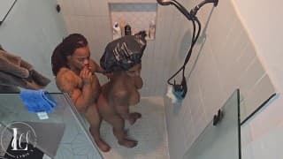 在淋浴时吸烟和吸吮 – BBC Deep Throat & Backshots Couple Lyric Sky & Dreads Way